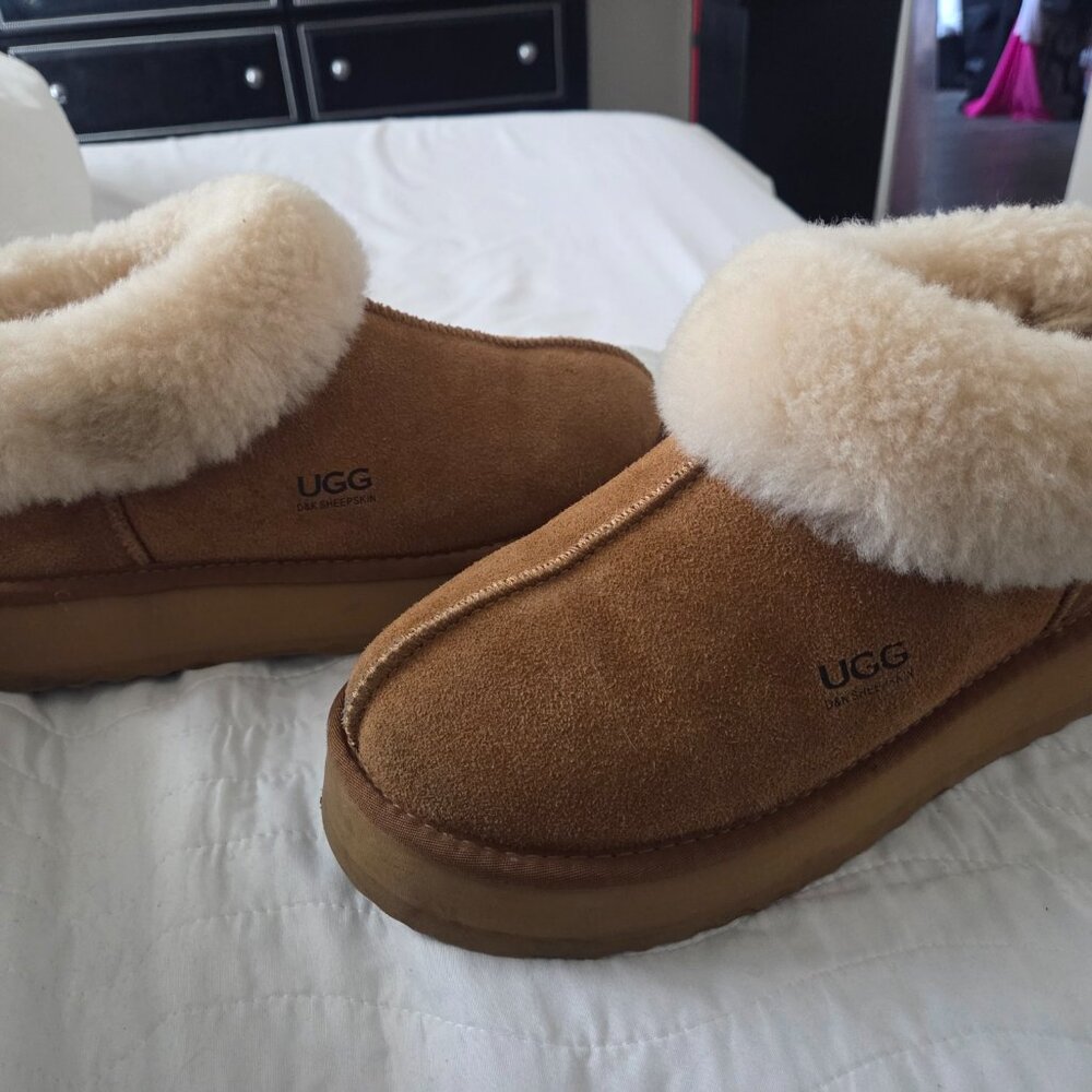 UGG - Picture 2 of 9